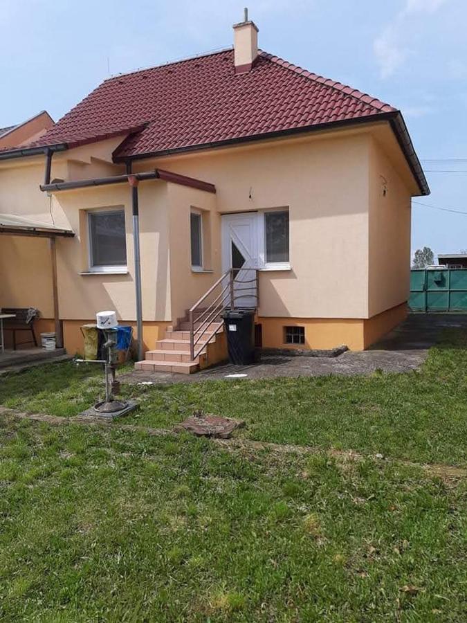 U Koncoka Apartamento Levice Exterior foto